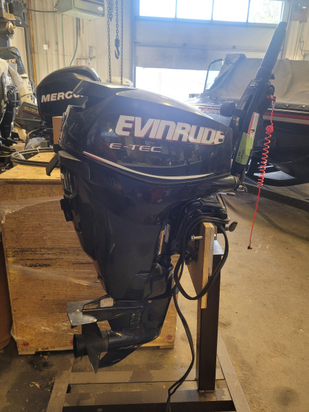 GRAPHITE 2010 Evinrude ETEC 25HP Short Shaft
